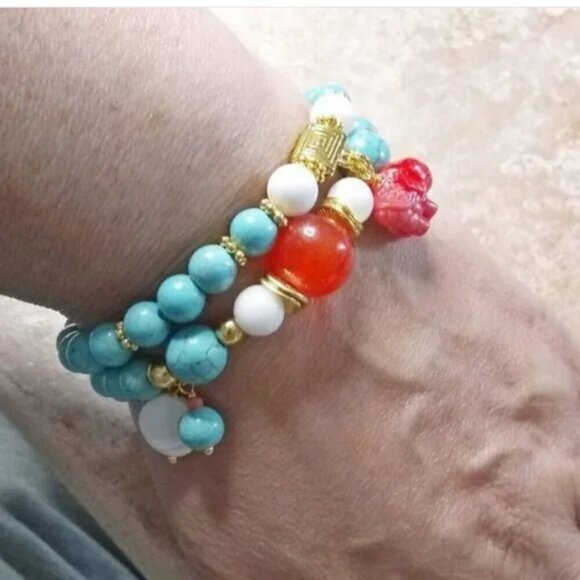 Beaded Bracelet! Mother of Pearl Moon Charm + Aqua Turquoise Howlite - 6.5-7" - Picture 8 of 9